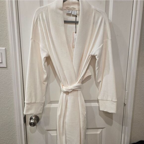 Cupcakes and Cashmere Cozy Shawl Collared Robe w/Belt- Cream - Picture 7 of 9
